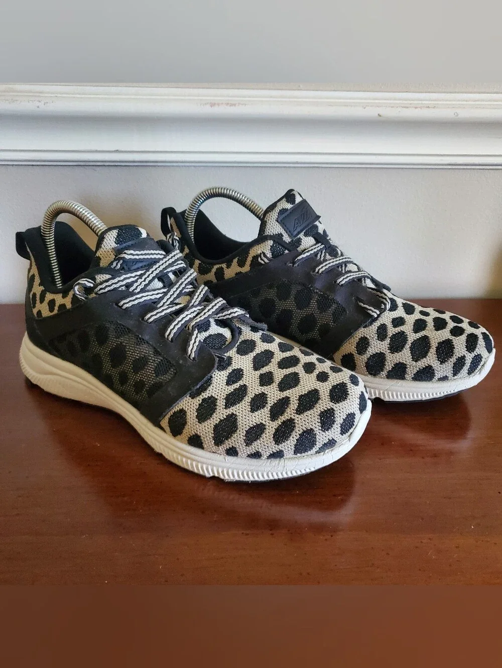 Avia Women’s Lace-Up Low Top Athletic Sneakers Black With Leopard Print Sz 9
